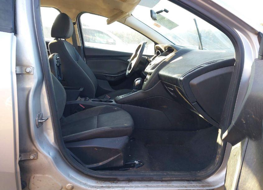 Photo 5 of 2014 Ford Focus SE (VIN 1FADP3F29EL233202)