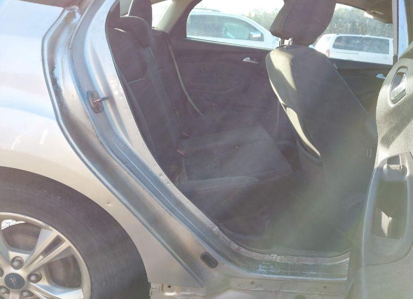 Photo 8 of 2014 Ford Focus SE (VIN 1FADP3F29EL233202)