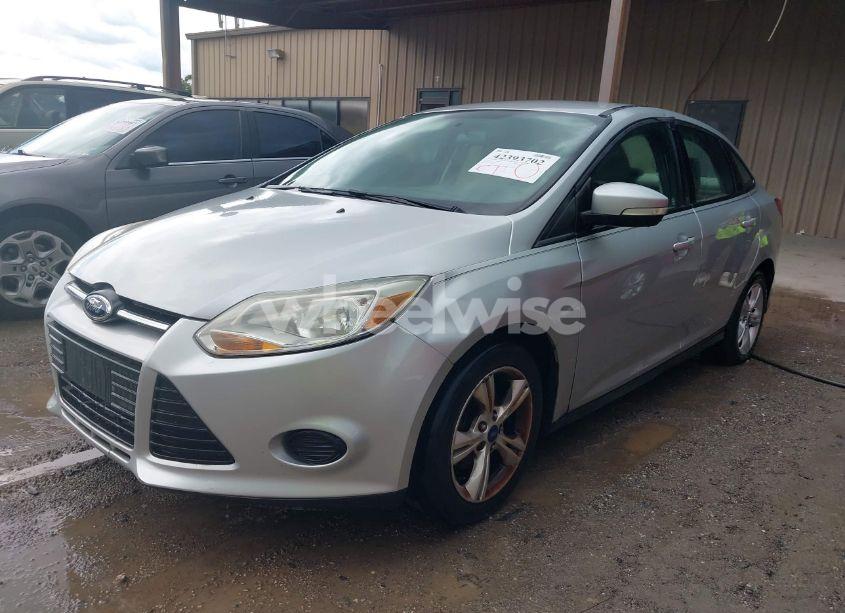 Photo 2 of 2014 Ford Focus SE (VIN 1FADP3F29EL243714)