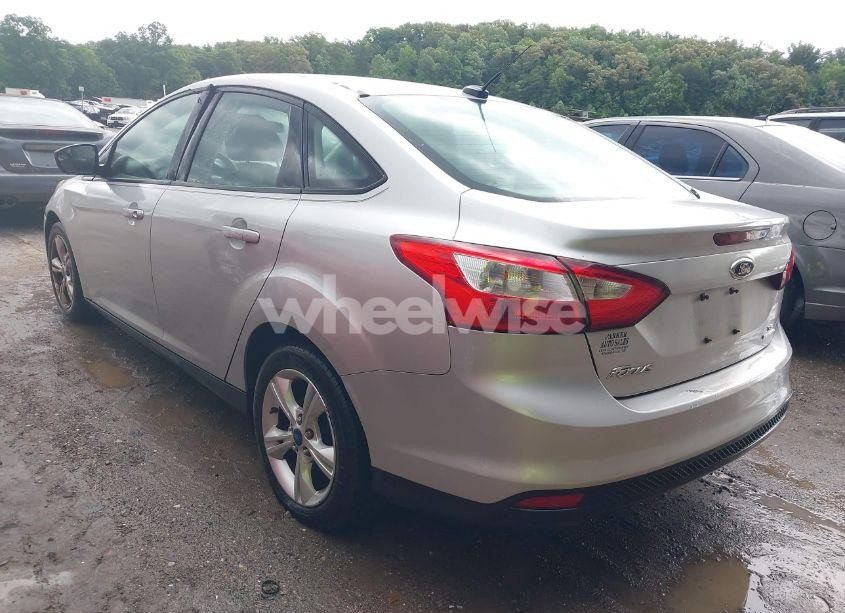 Photo 3 of 2014 Ford Focus SE (VIN 1FADP3F29EL243714)