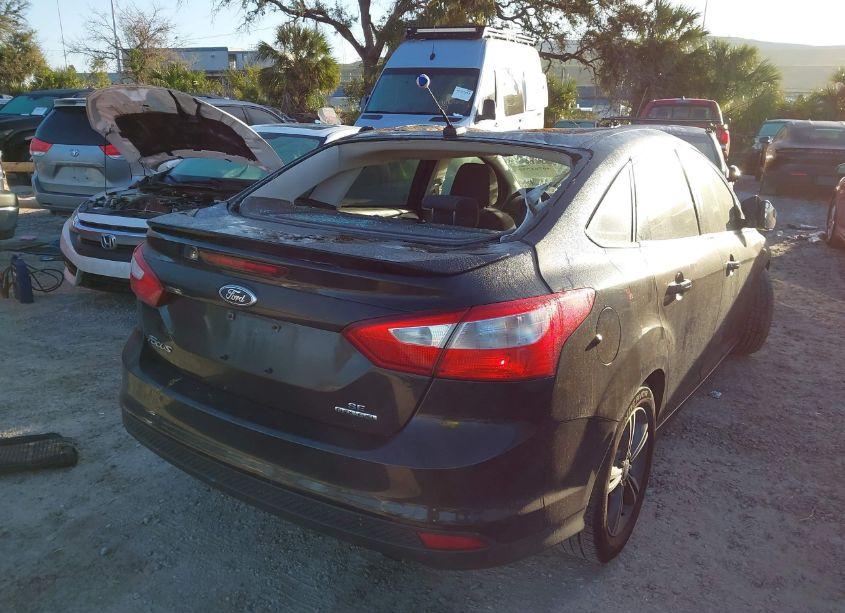 Photo 4 of 2014 Ford Focus SE (VIN 1FADP3F29EL244278)