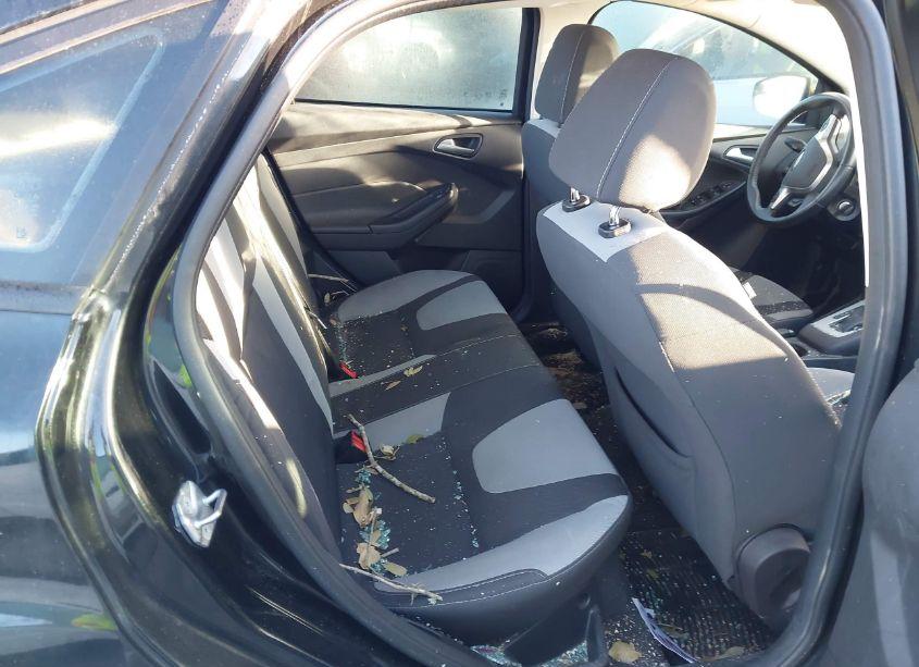 Photo 8 of 2014 Ford Focus SE (VIN 1FADP3F29EL244278)