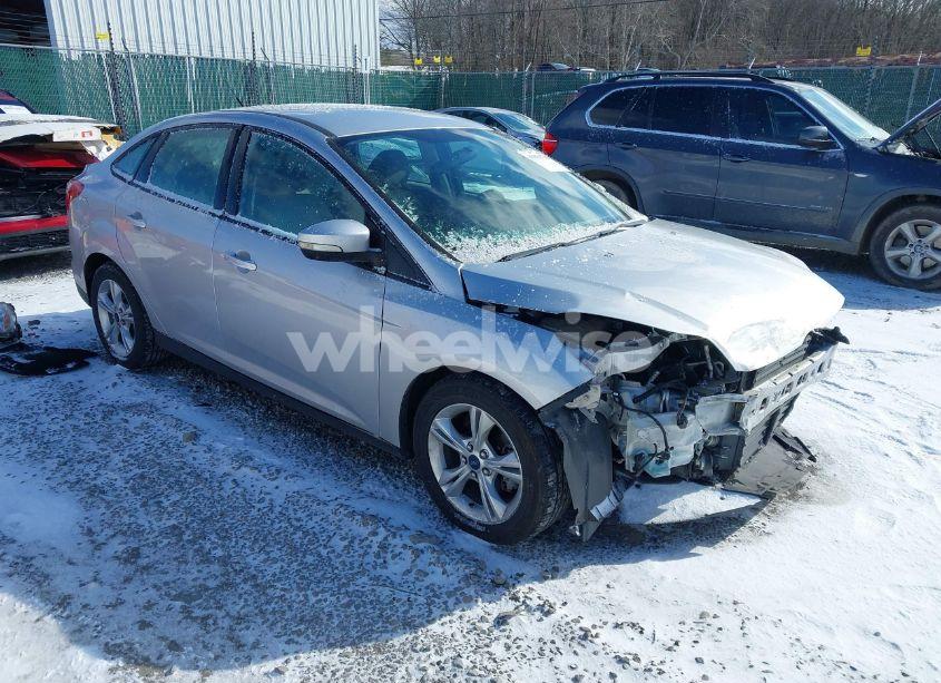 2014 Ford Focus SE (VIN 1FADP3F29EL244474) main photo