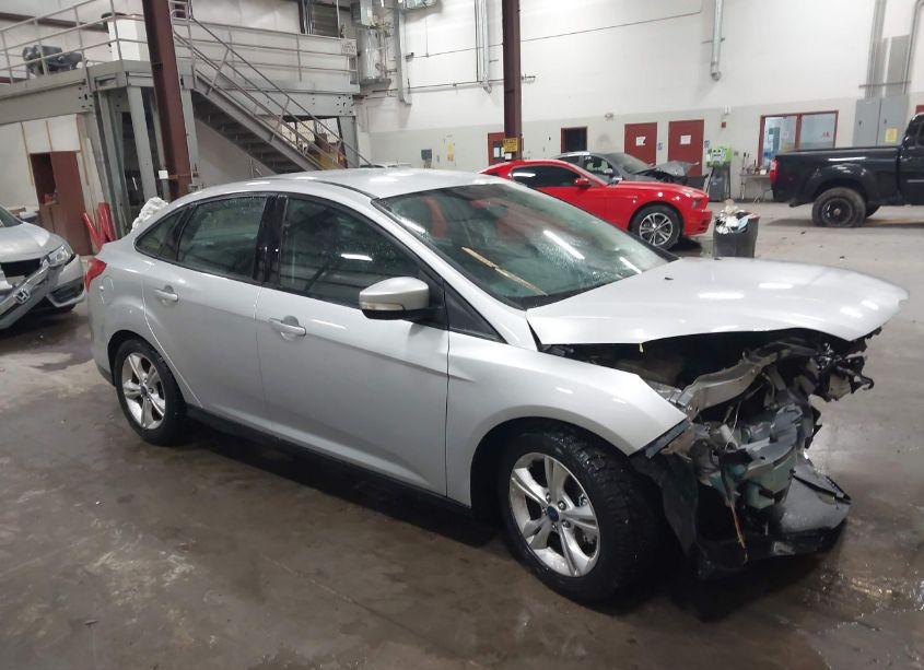 2014 Ford Focus SE (VIN 1FADP3F29EL247360) main photo
