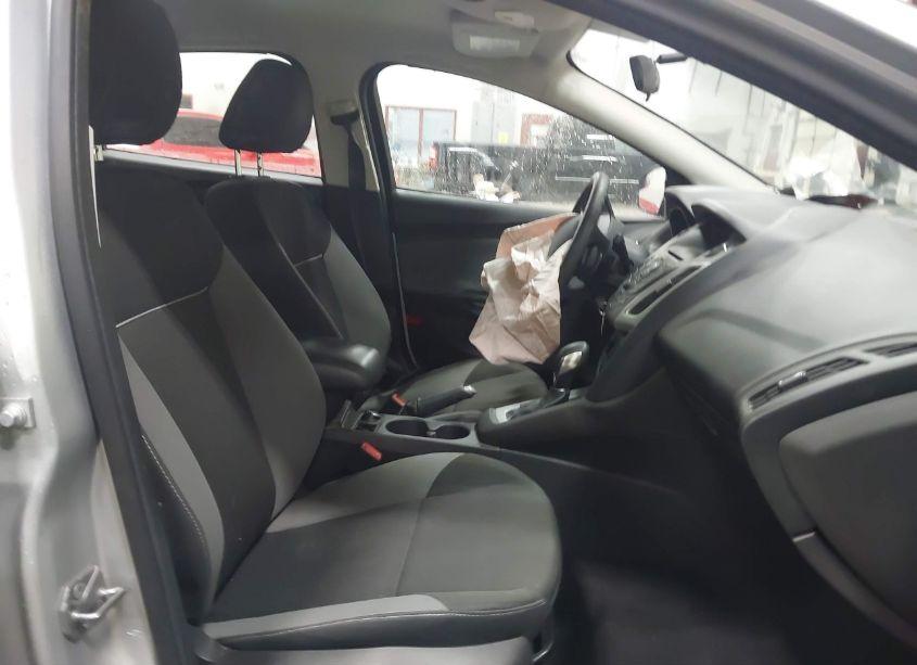 Photo 5 of 2014 Ford Focus SE (VIN 1FADP3F29EL247360)