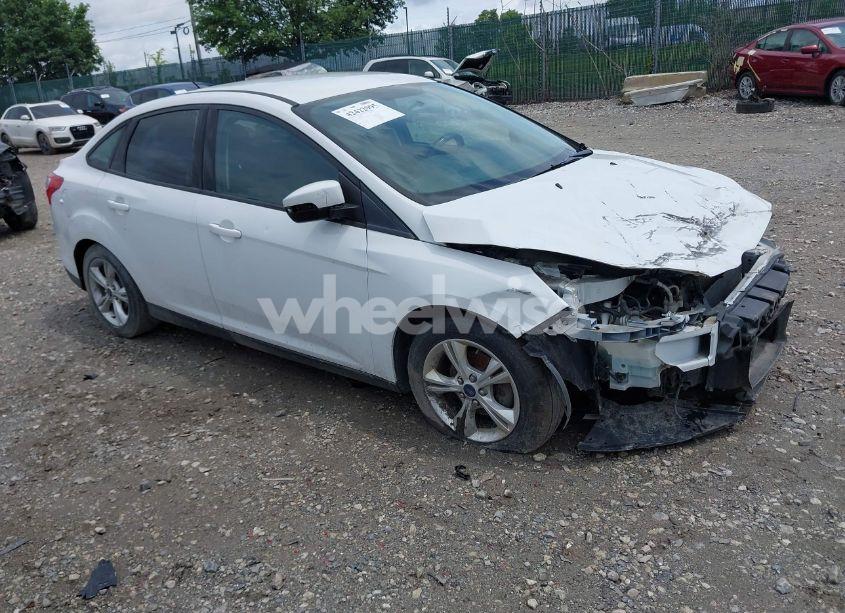 2014 Ford Focus SE (VIN 1FADP3F29EL268225) main photo