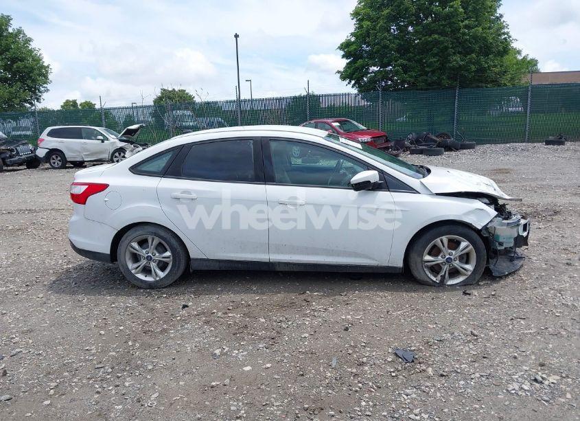 Photo 12 of 2014 Ford Focus SE (VIN 1FADP3F29EL268225)
