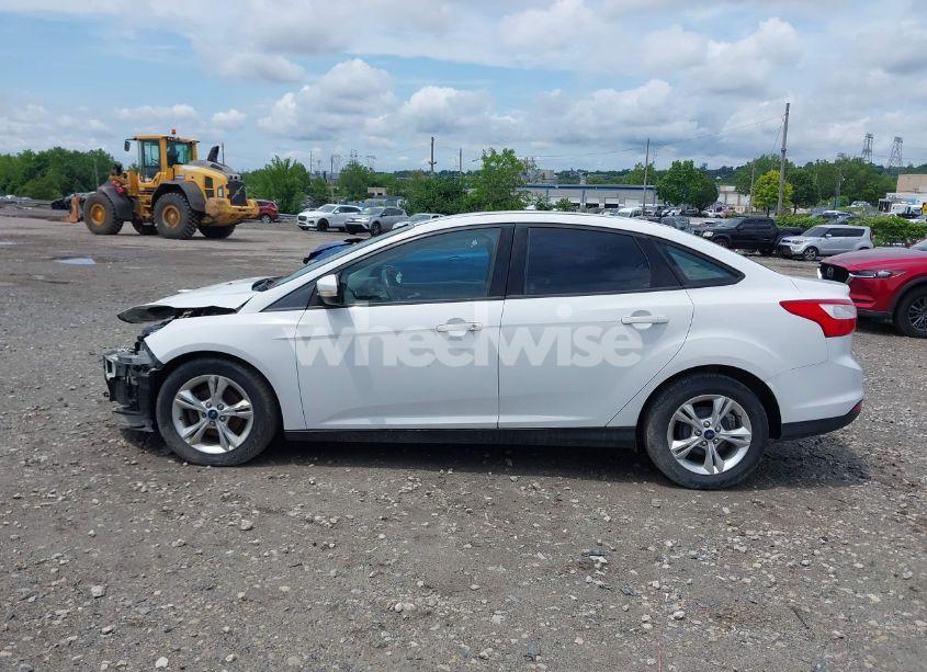 Photo 13 of 2014 Ford Focus SE (VIN 1FADP3F29EL268225)