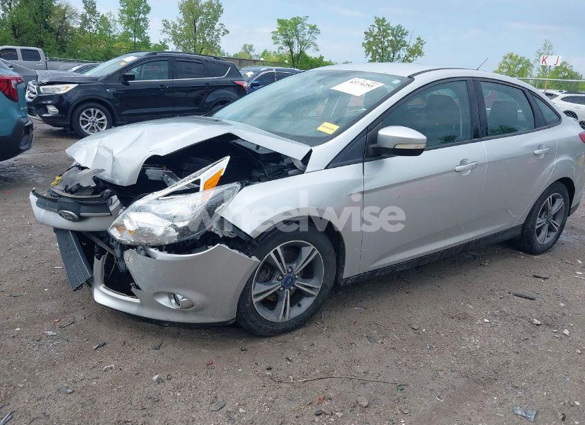 Photo 2 of 2014 Ford Focus SE (VIN 1FADP3F29EL270041)