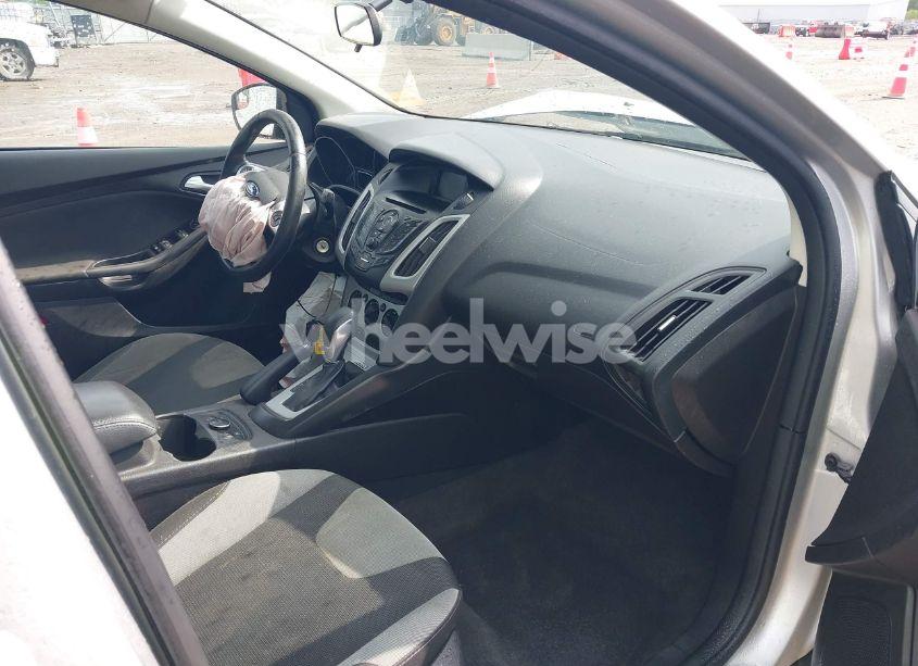 Photo 5 of 2014 Ford Focus SE (VIN 1FADP3F29EL270041)