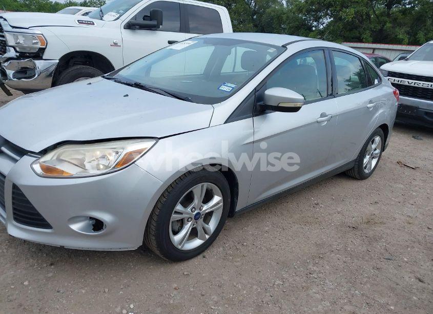 Photo 2 of 2014 Ford Focus SE (VIN 1FADP3F29EL272680)