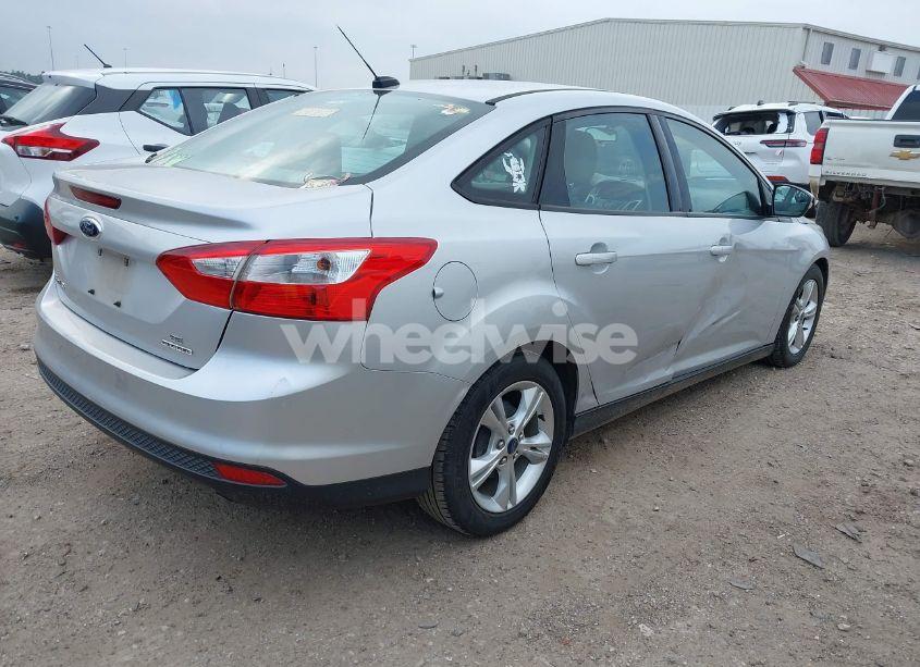 Photo 4 of 2014 Ford Focus SE (VIN 1FADP3F29EL272680)