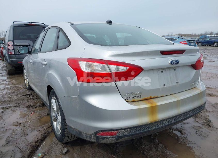 Photo 3 of 2014 Ford Focus SE (VIN 1FADP3F29EL288085)