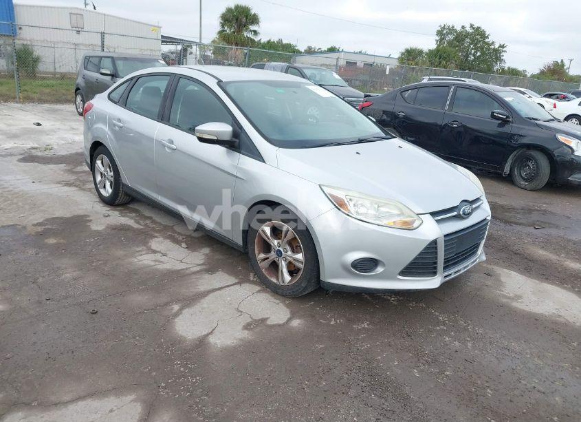 2014 Ford Focus SE (VIN 1FADP3F29EL326558) main photo