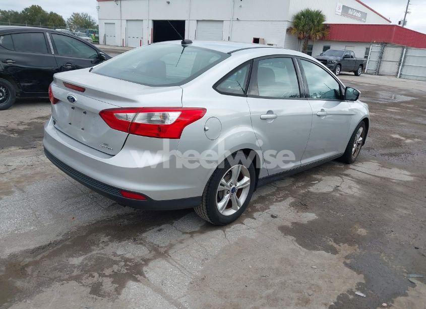 Photo 4 of 2014 Ford Focus SE (VIN 1FADP3F29EL326558)