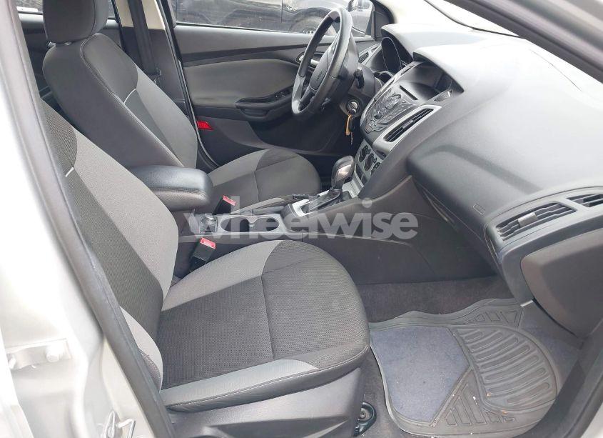 Photo 5 of 2014 Ford Focus SE (VIN 1FADP3F29EL326558)