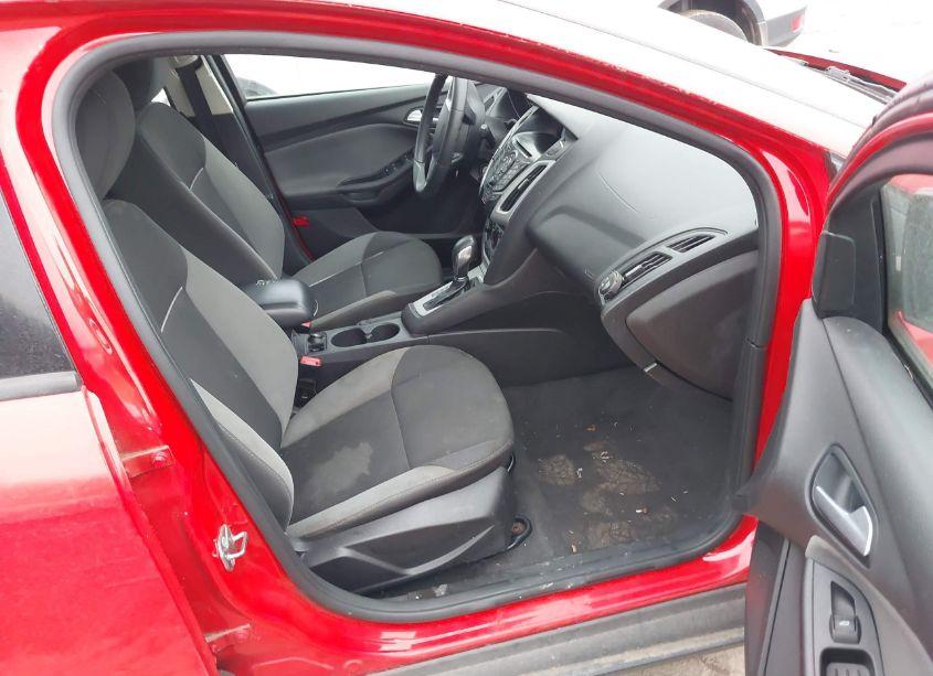 Photo 5 of 2014 Ford Focus SE (VIN 1FADP3F29EL335857)