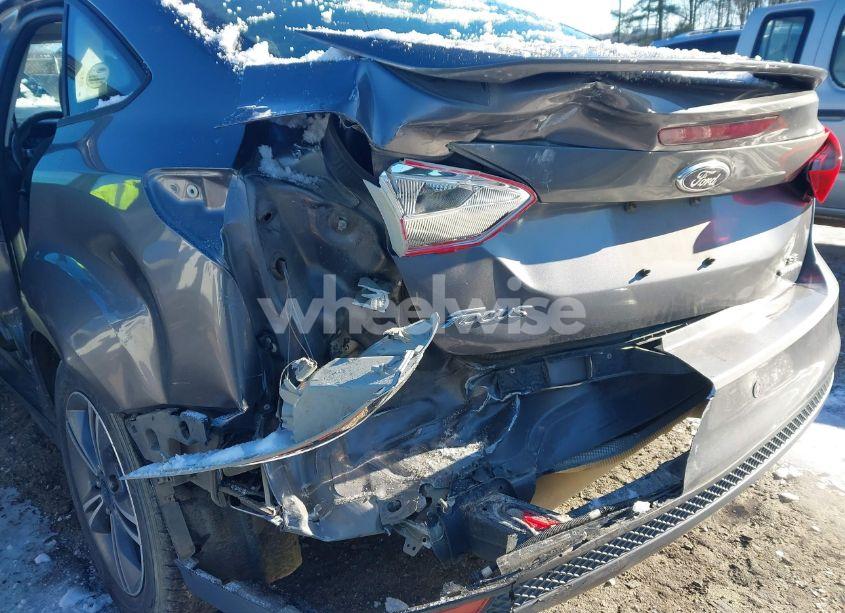 Photo 13 of 2014 Ford Focus SE (VIN 1FADP3F29EL338922)