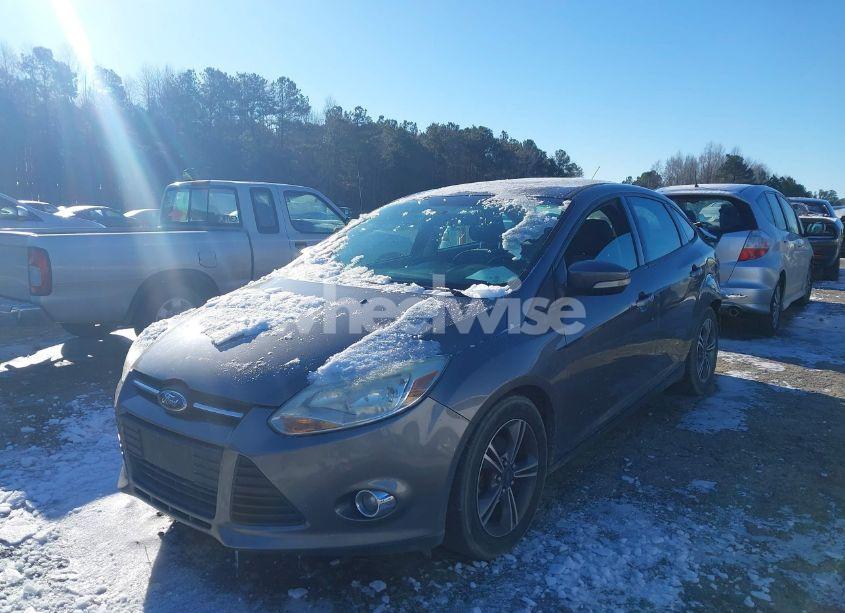 Photo 2 of 2014 Ford Focus SE (VIN 1FADP3F29EL338922)