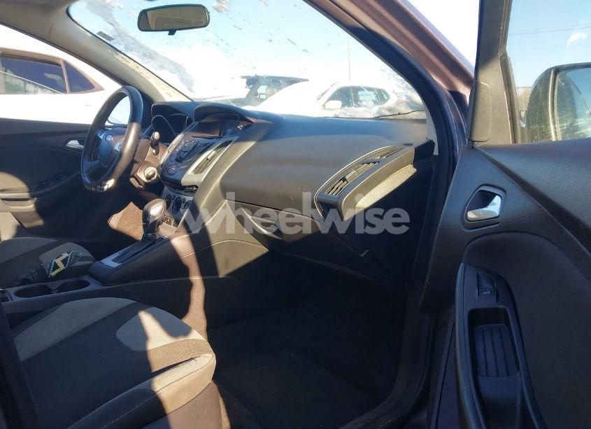 Photo 5 of 2014 Ford Focus SE (VIN 1FADP3F29EL338922)