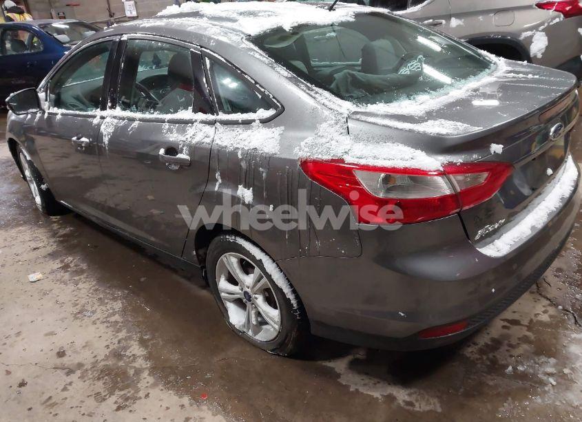 Photo 3 of 2014 Ford Focus SE (VIN 1FADP3F29EL339844)