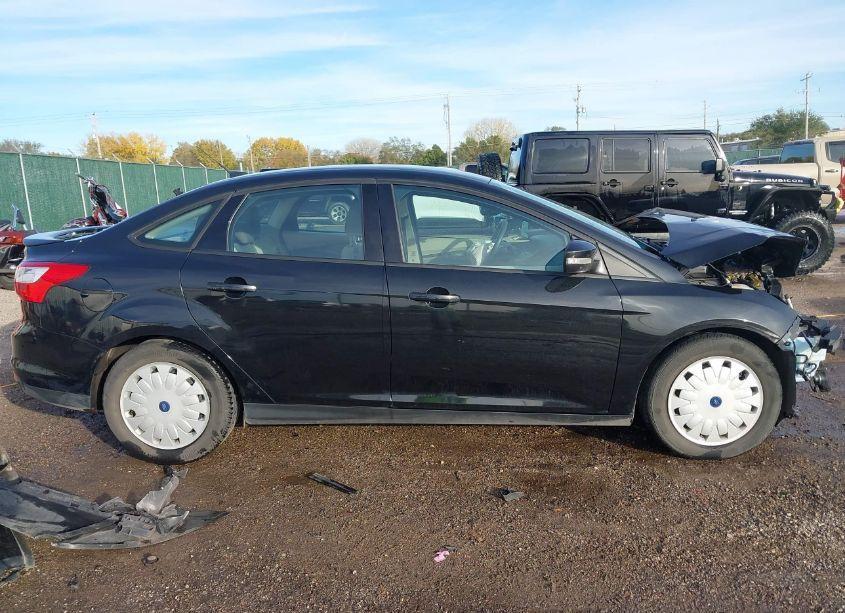 Photo 14 of 2014 Ford Focus SE (VIN 1FADP3F29EL356563)