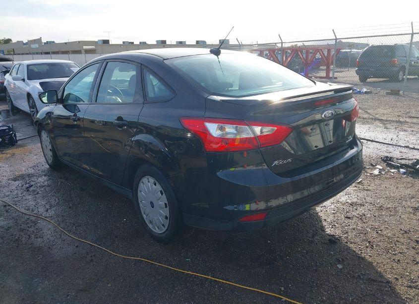 Photo 3 of 2014 Ford Focus SE (VIN 1FADP3F29EL356563)