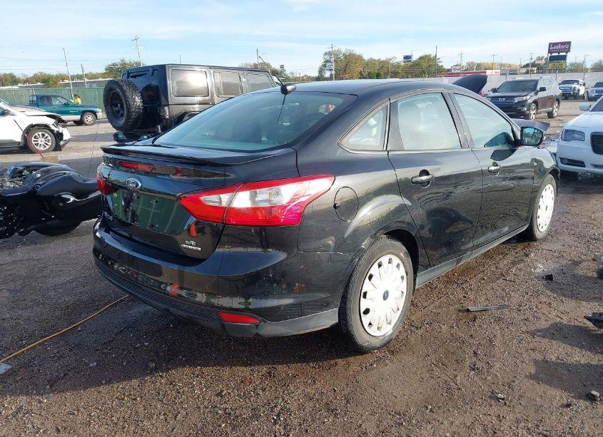 Photo 4 of 2014 Ford Focus SE (VIN 1FADP3F29EL356563)