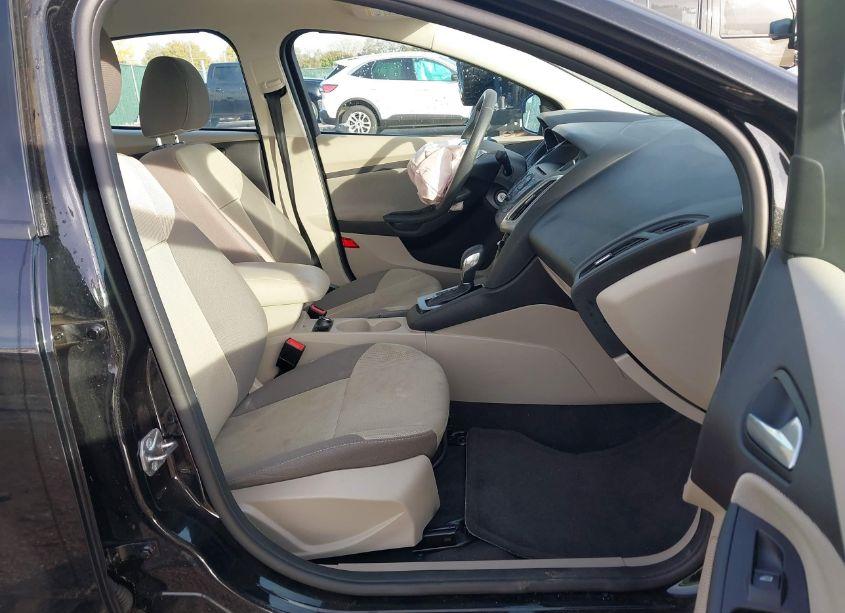 Photo 5 of 2014 Ford Focus SE (VIN 1FADP3F29EL356563)