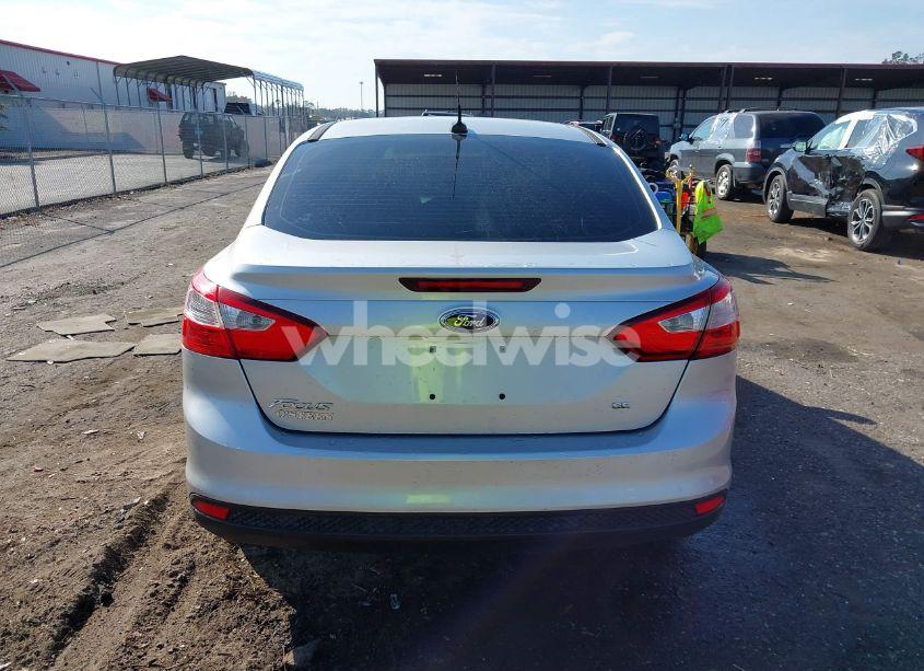 Photo 16 of 2014 Ford Focus SE (VIN 1FADP3F29EL360371)