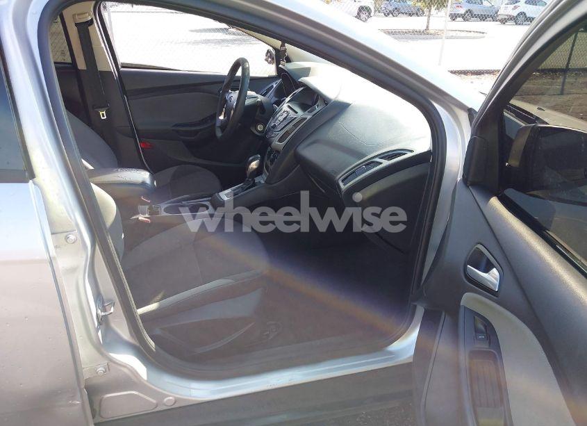 Photo 5 of 2014 Ford Focus SE (VIN 1FADP3F29EL360371)