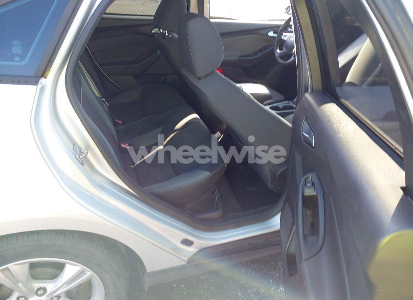 Photo 8 of 2014 Ford Focus SE (VIN 1FADP3F29EL360371)