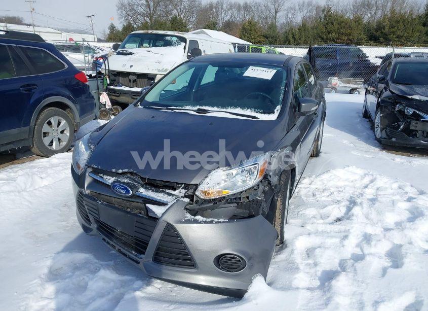 Photo 2 of 2014 Ford Focus SE (VIN 1FADP3F29EL369541)