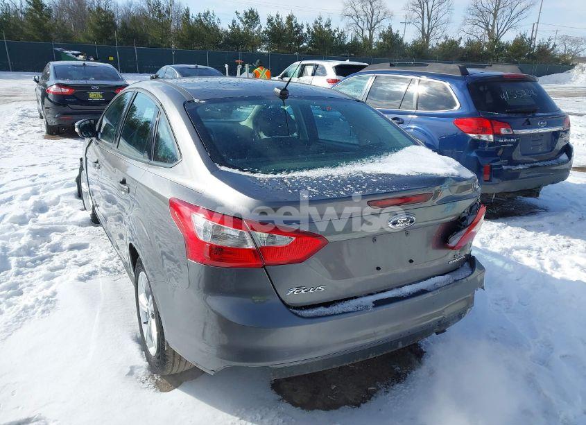 Photo 3 of 2014 Ford Focus SE (VIN 1FADP3F29EL369541)