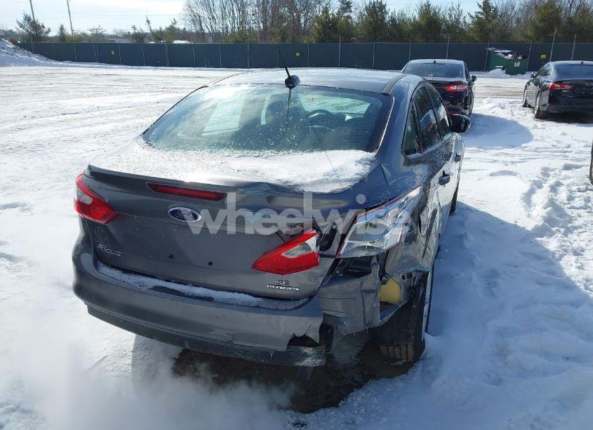 Photo 4 of 2014 Ford Focus SE (VIN 1FADP3F29EL369541)