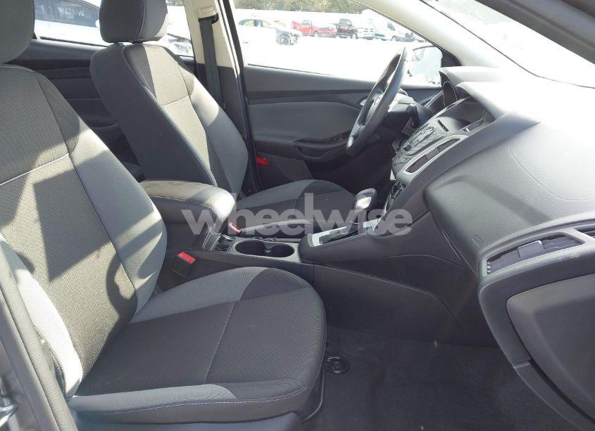 Photo 5 of 2014 Ford Focus SE (VIN 1FADP3F29EL369541)