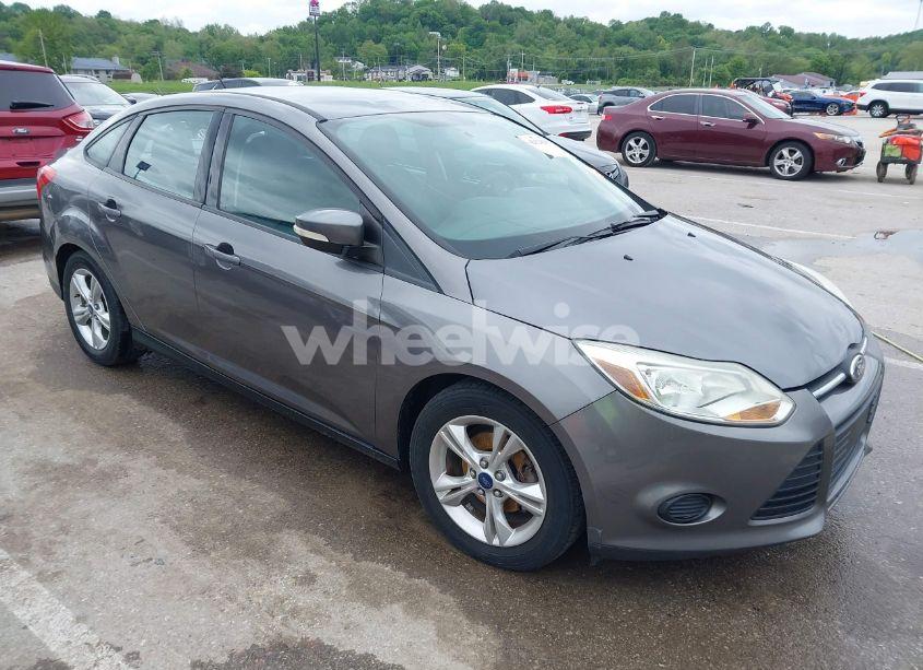 2014 Ford Focus SE (VIN 1FADP3F29EL371547) main photo