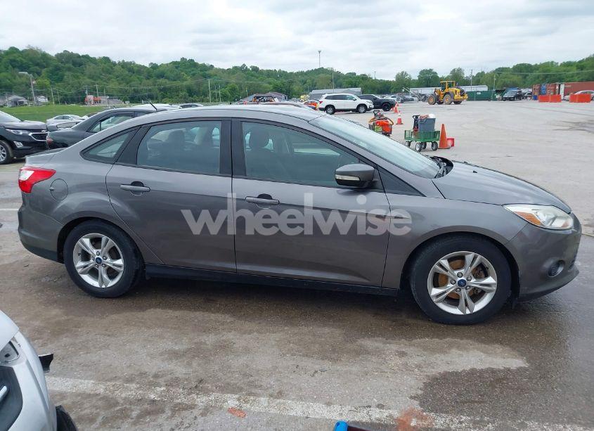 Photo 13 of 2014 Ford Focus SE (VIN 1FADP3F29EL371547)