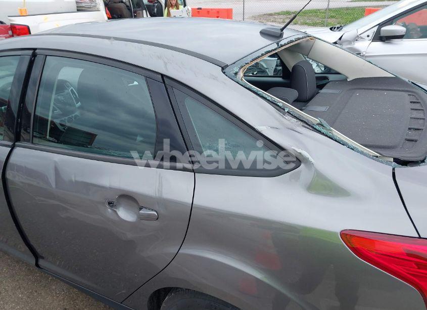 Photo 17 of 2014 Ford Focus SE (VIN 1FADP3F29EL371547)