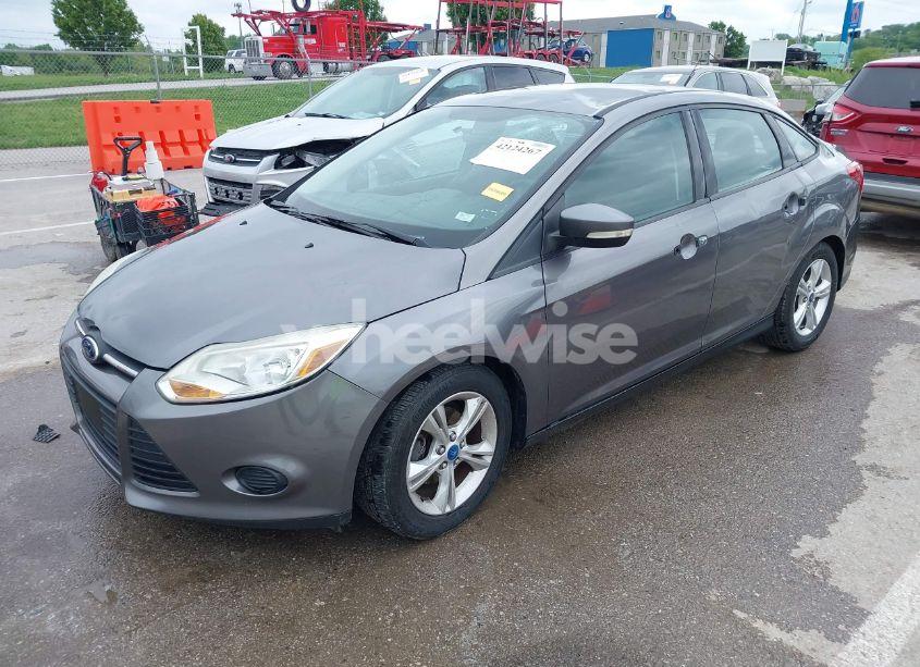 Photo 2 of 2014 Ford Focus SE (VIN 1FADP3F29EL371547)