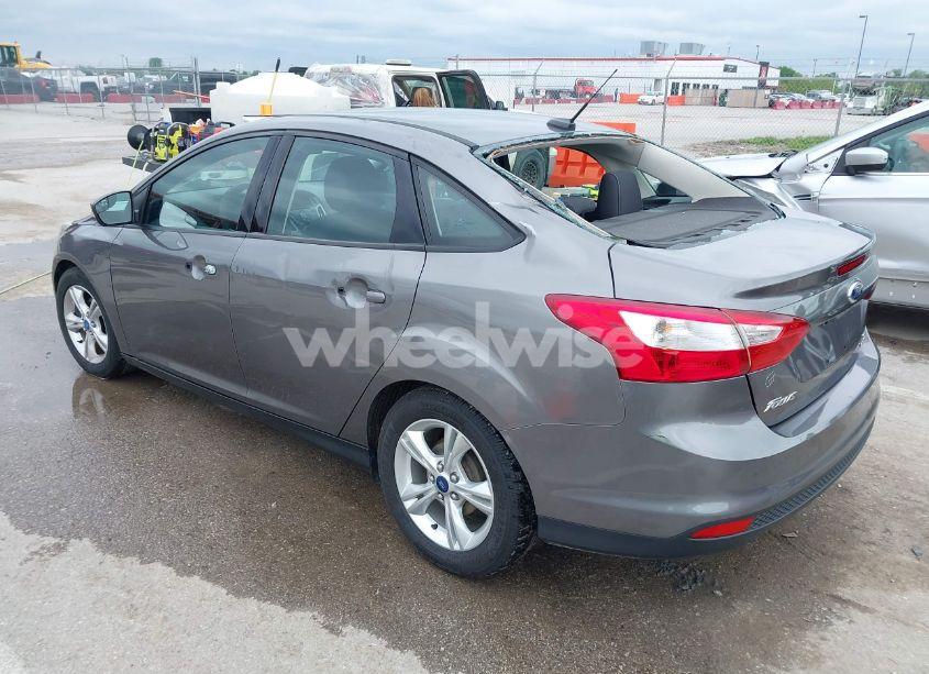 Photo 3 of 2014 Ford Focus SE (VIN 1FADP3F29EL371547)