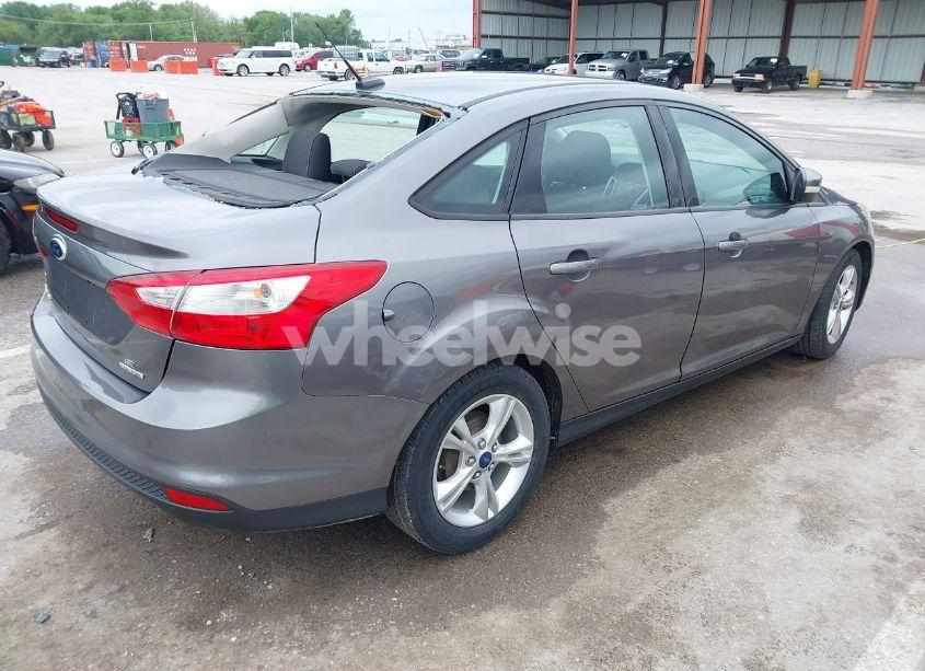Photo 4 of 2014 Ford Focus SE (VIN 1FADP3F29EL371547)