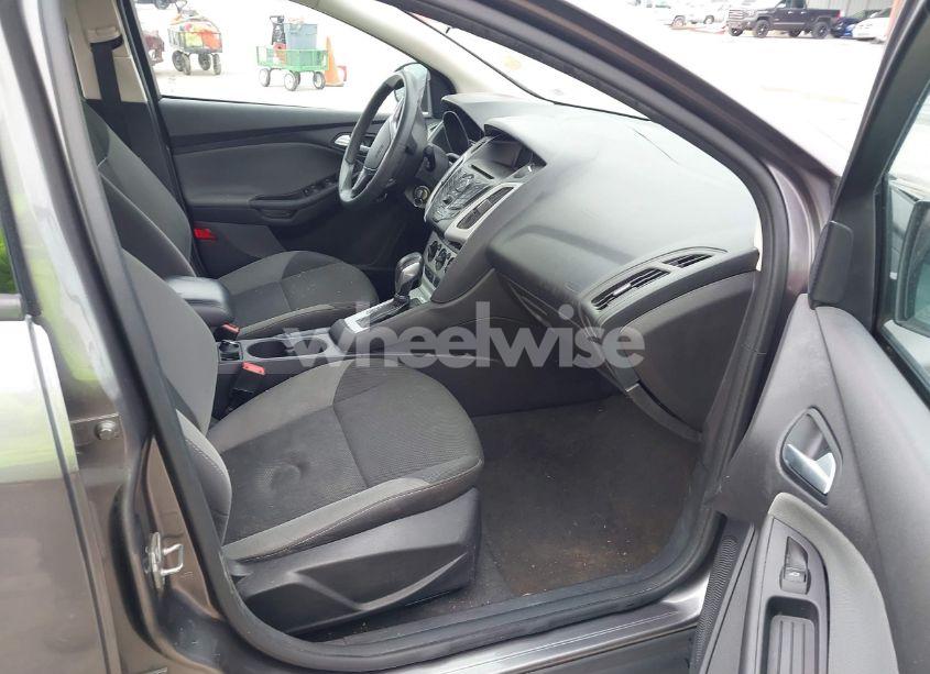 Photo 5 of 2014 Ford Focus SE (VIN 1FADP3F29EL371547)