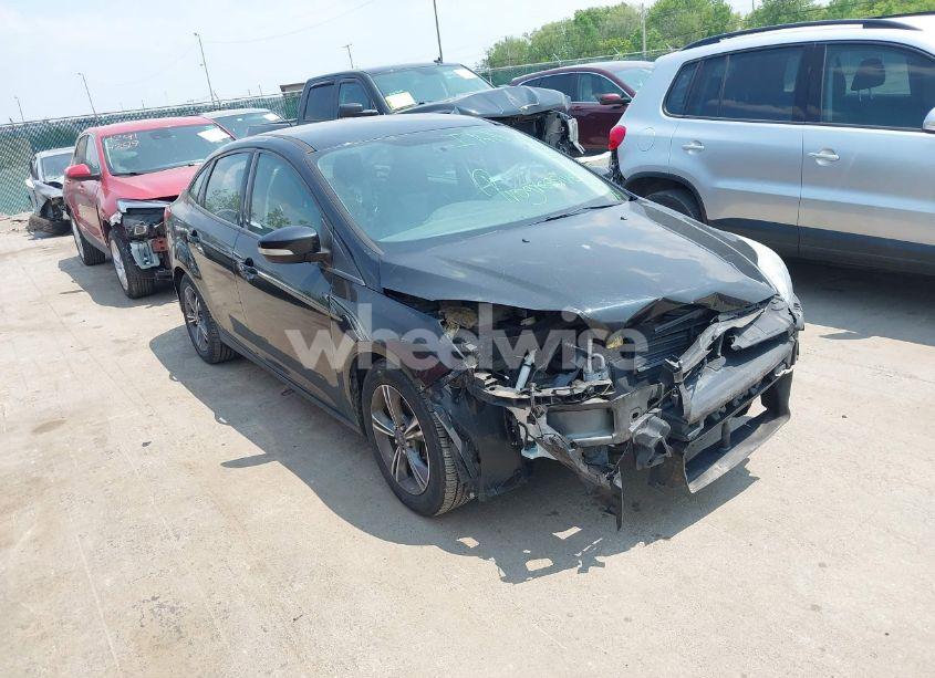 2014 Ford Focus SE (VIN 1FADP3F29EL371550) main photo