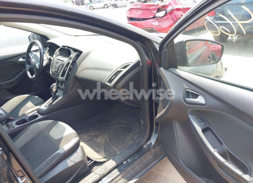 Photo 5 of 2014 Ford Focus SE (VIN 1FADP3F29EL371550)