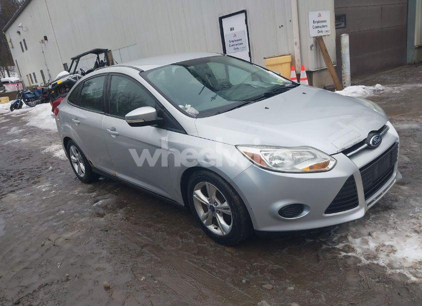 2014 Ford Focus SE (VIN 1FADP3F29EL377445) main photo