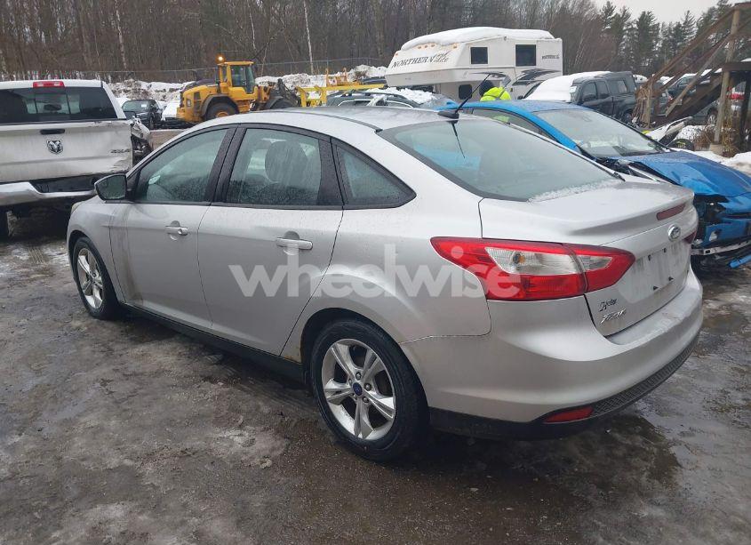 Photo 3 of 2014 Ford Focus SE (VIN 1FADP3F29EL377445)