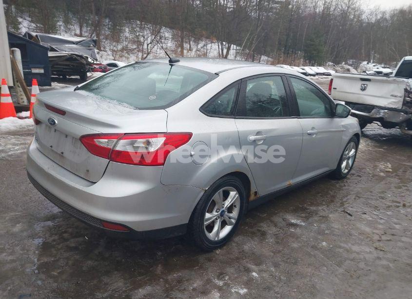 Photo 4 of 2014 Ford Focus SE (VIN 1FADP3F29EL377445)