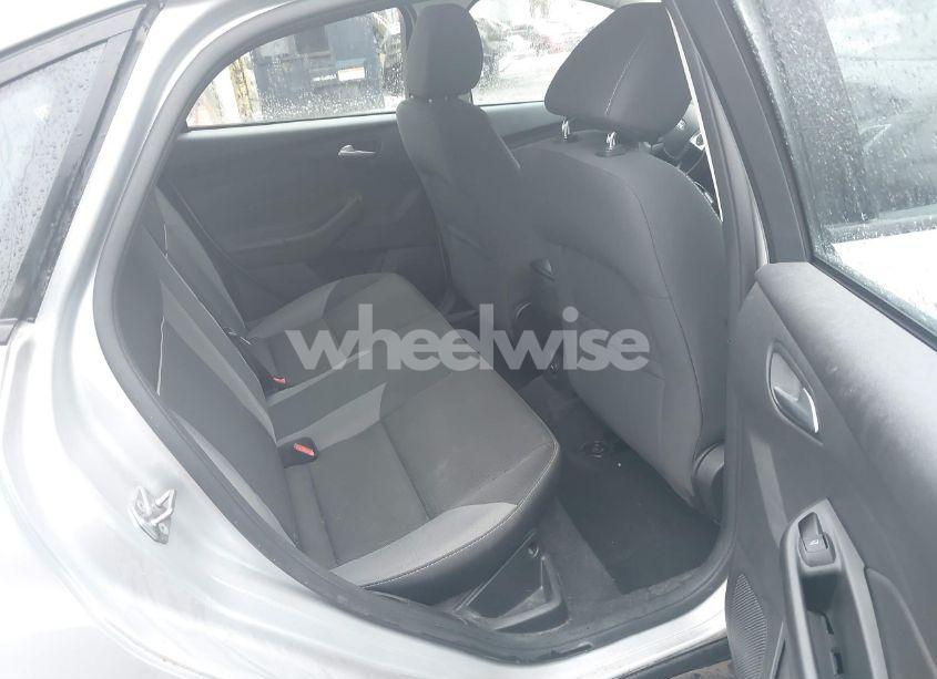 Photo 8 of 2014 Ford Focus SE (VIN 1FADP3F29EL377445)