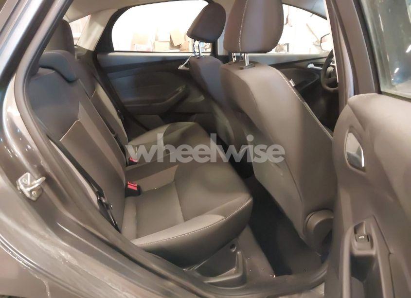 Photo 8 of 2014 Ford Focus SE (VIN 1FADP3F29EL380846)